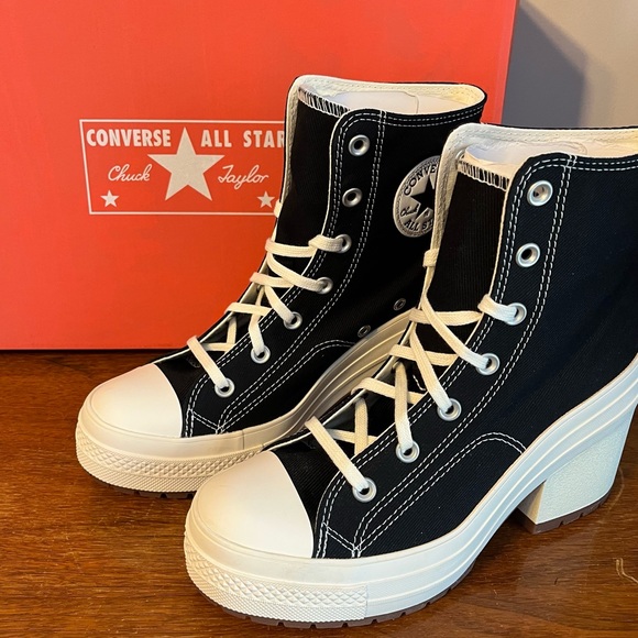 CONVERSE Women’s Chuck 70 DeLuxe Heel Platform Shoes - Picture 3 of 12